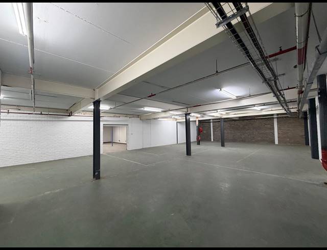 676M² WAREHOUSE TO LET IN VORNA VALLEY